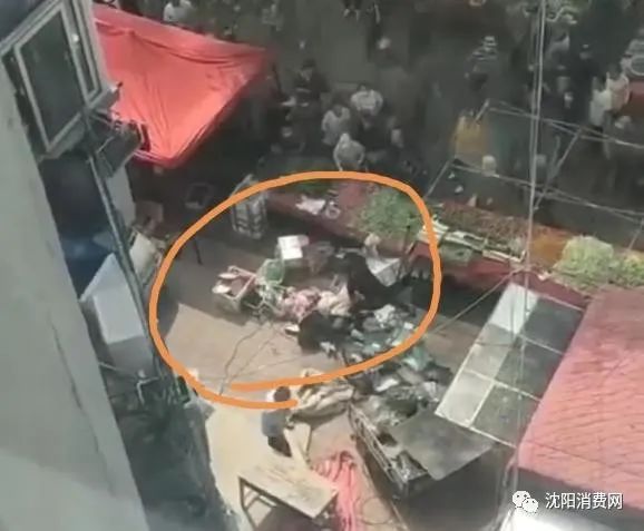 沈阳菜市场男子持刀伤害多名女性，嫌疑人已被控制